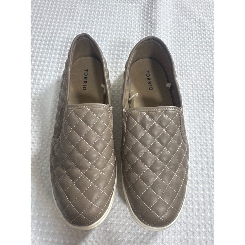 Torrid Slip-on Sneaker Womens 9.5WW Quilted Taupe EUC